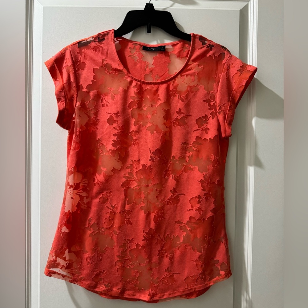 Elegant Coral Floral Women's Top - Picture 1 of 4